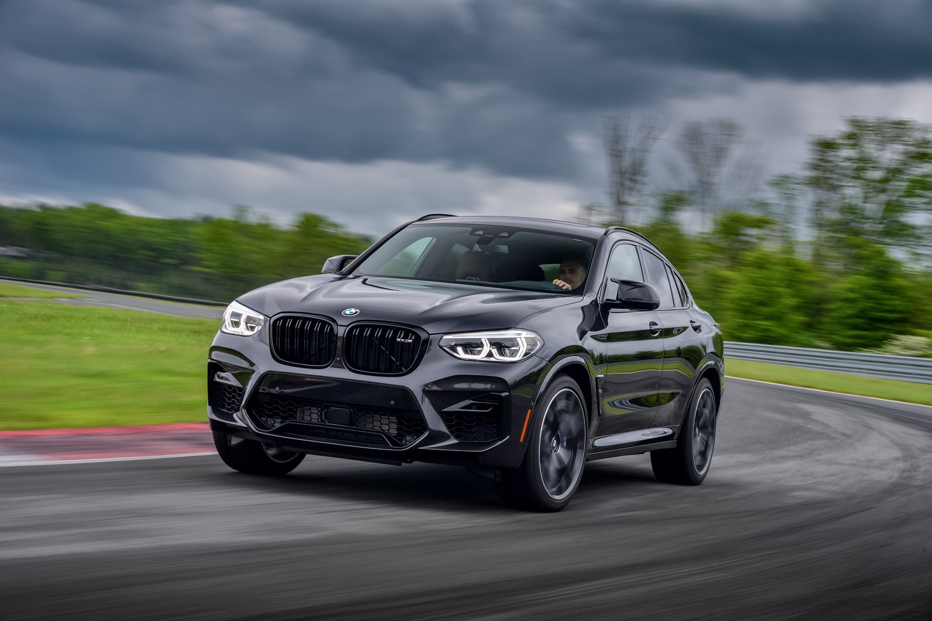 مقایسه سرعت بین مرسدس GLC 63 S، بی ام و X4 M و جگوار  F-Pace