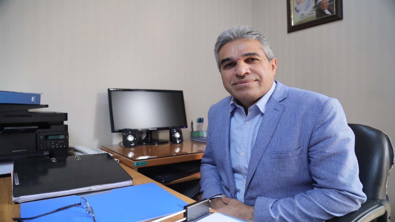 ماجرای چک رد و بدل شده بین اصفهانیان و داور فوتبال ایران چیست؟