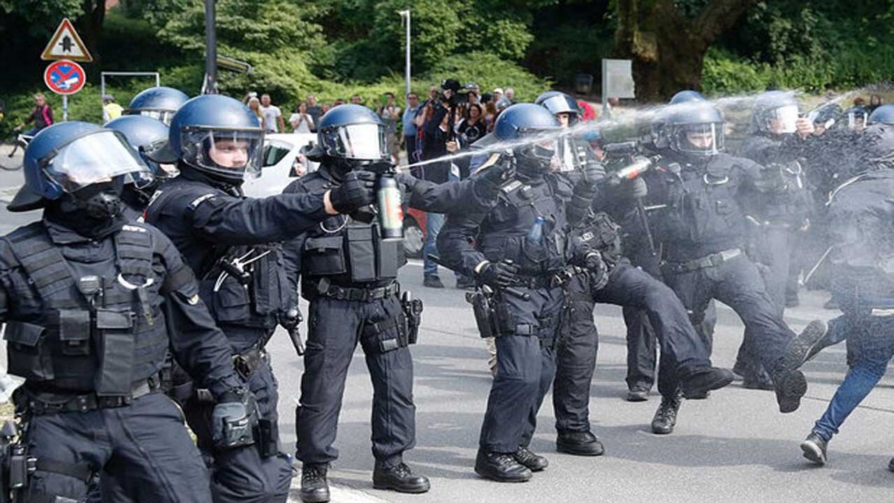 حمله پلیس به معترضانِ محدودیت‌های کرونایی در برلین