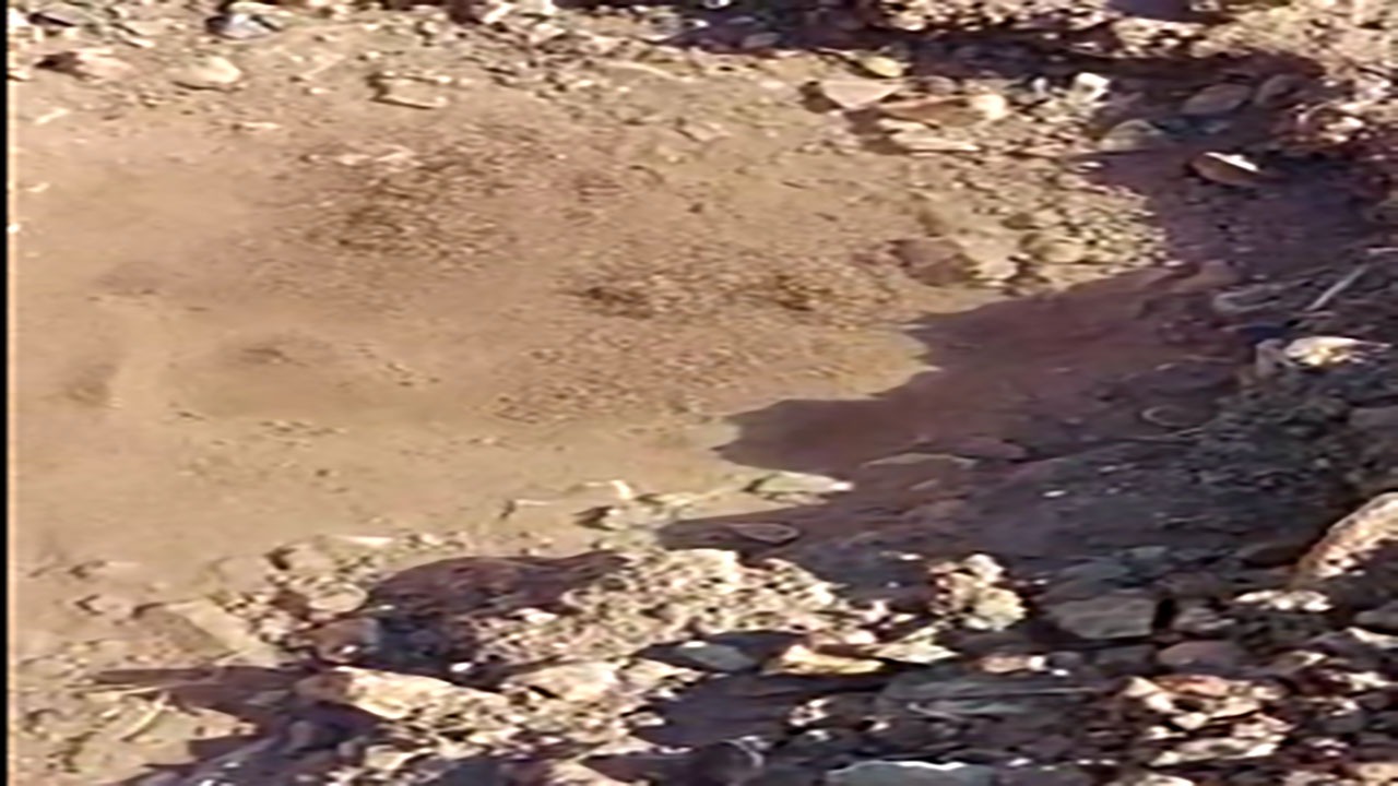 هدررفت آب شرب در روستای قلعه‌دارآبخان + فیلم
