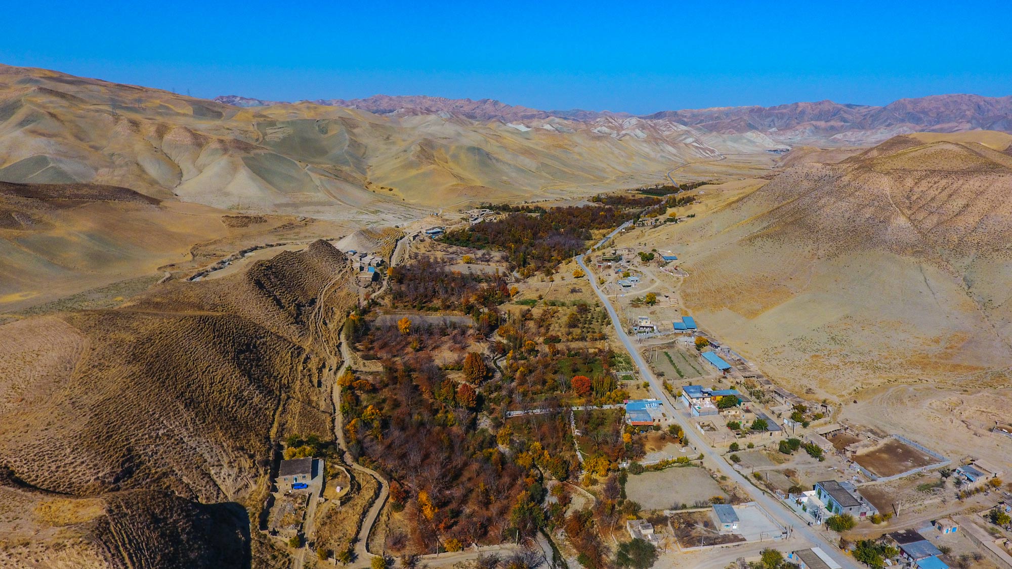 نظاره زیبایی&zwnj;های پاییز کلات از قاب تصویر