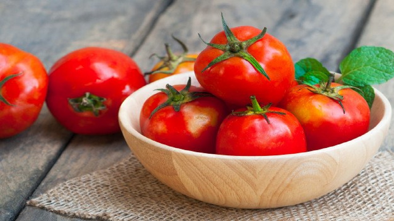 سرمای اخیر علت اصلی گرانی گوجه فرنگی؛ نرخ گوجه فرنگی به ۱۰ هزار تومان رسید