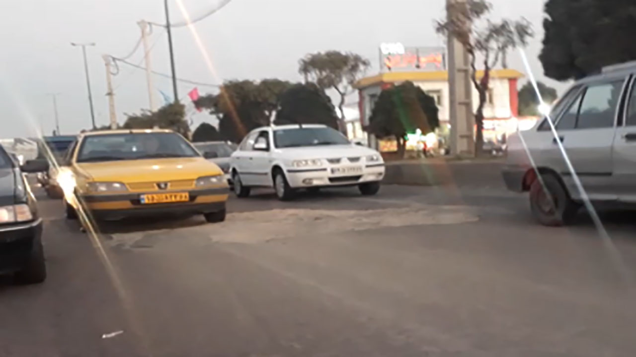 فیلمی از وضع نامناسب روکش آسفالت در بلوار امام رضا(ع)