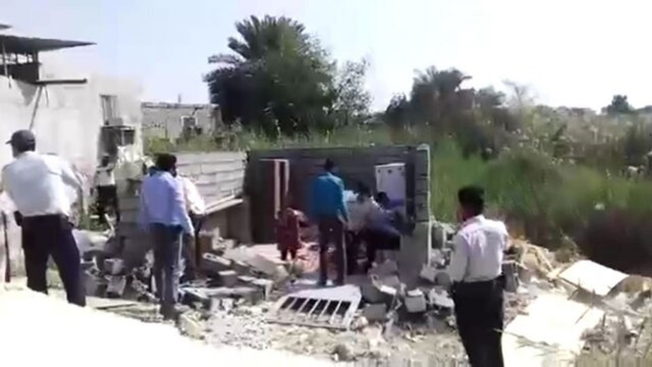 نقش پر رنگ شهرداری در تخریب منزل زن بندرعباسی/ ضجه‌های کودک خردسال برای داشتن سرپناه!