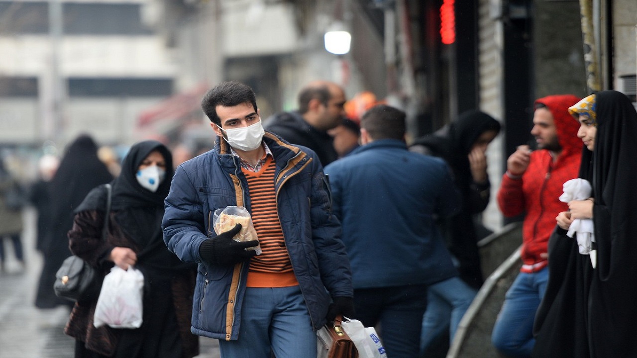 نادیده گرفتن رعایت فاصله اجتماعی، اثرگذاری استفاده از ماسک را کاهش می‌دهد
