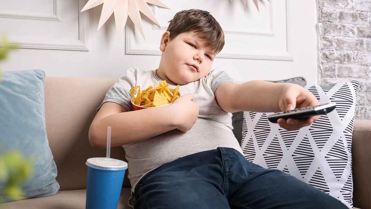 سایه کرونا بر سر سلامت ایرانیان؛ چاقی و اضافه وزن به دنبال خانه نشینی و کم تحرکی