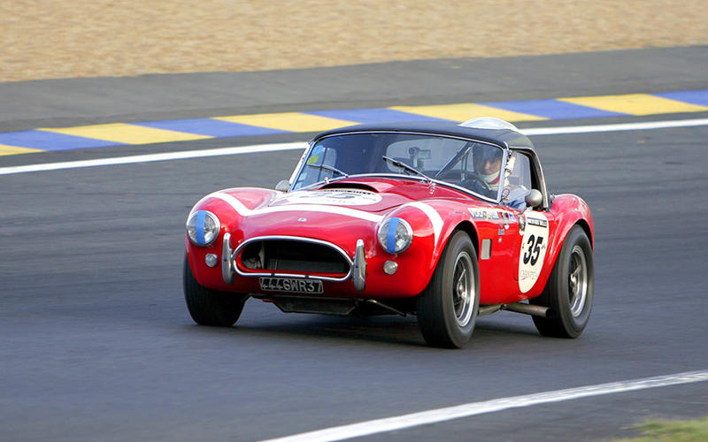 اتومبیل AC Cobra؛ تولید شده در سال ۱۹۶۵