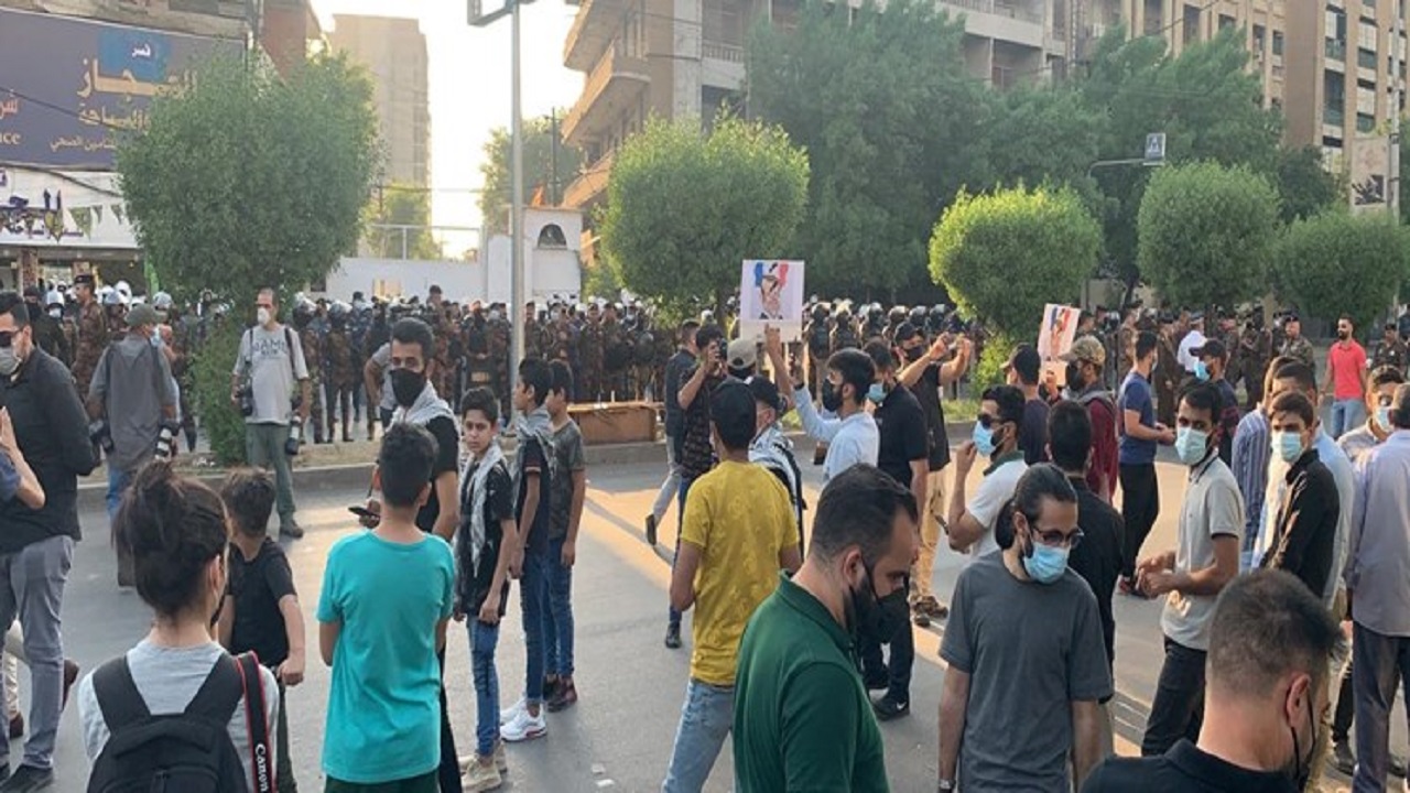 اعتراض عراقی‌ها به سیاست‌های اسلام‌ستیزانه رئیس جمهور فرانسه