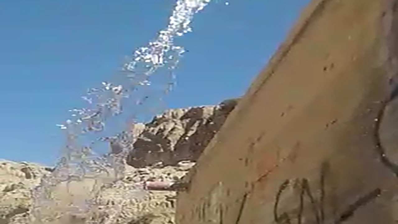 هدررفت آب در روستای زنگی‌آباد + فیلم