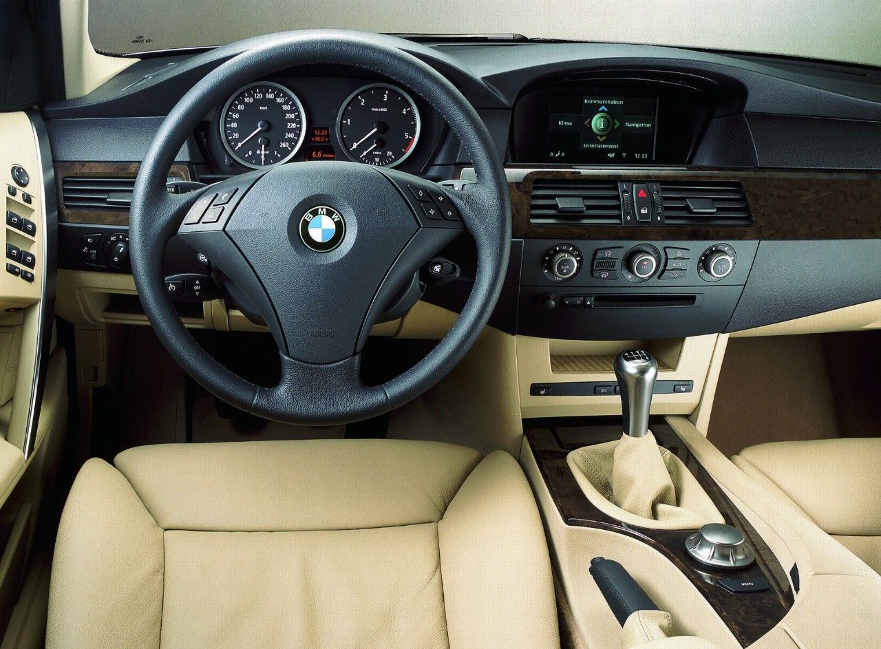 مقایسه بنز e200 با بی ام و 530i  + مشخصات فنی