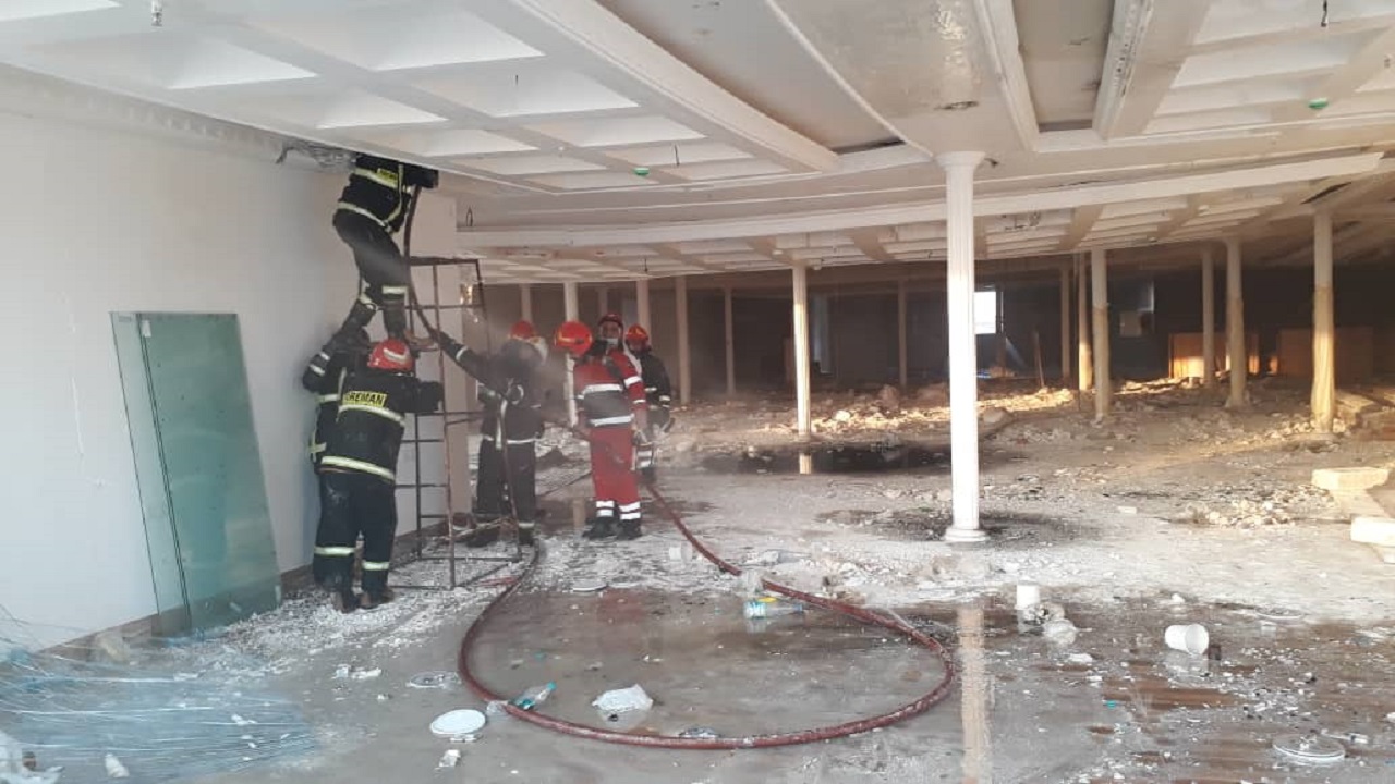حریق در مجتمع تجاری کادوس ۴ آبادان