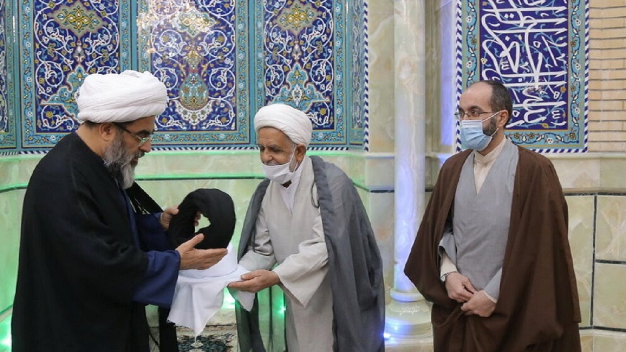 مراسم جشن و عمامه‌گذاری در مرکز فقهی ائمه اطهار (ع)قم برگزار شد