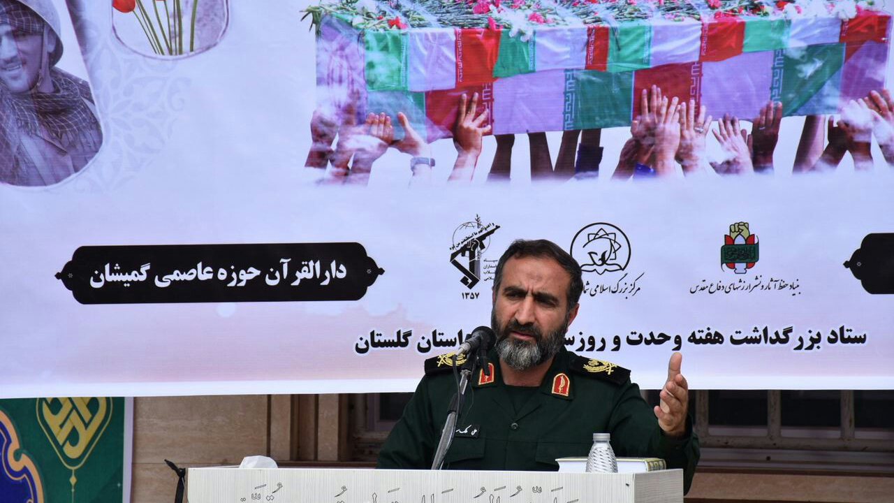 هرکس به وحدت اقوام و مذاهب آسیب بزند خائن است
