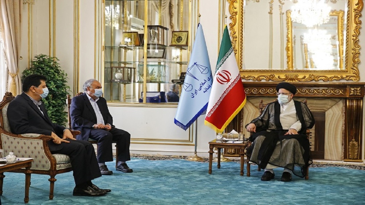 بی رحمی دشمن در تحریم کالاهای ضروری مردم ایران و سوریه، جنایت علیه بشریت است