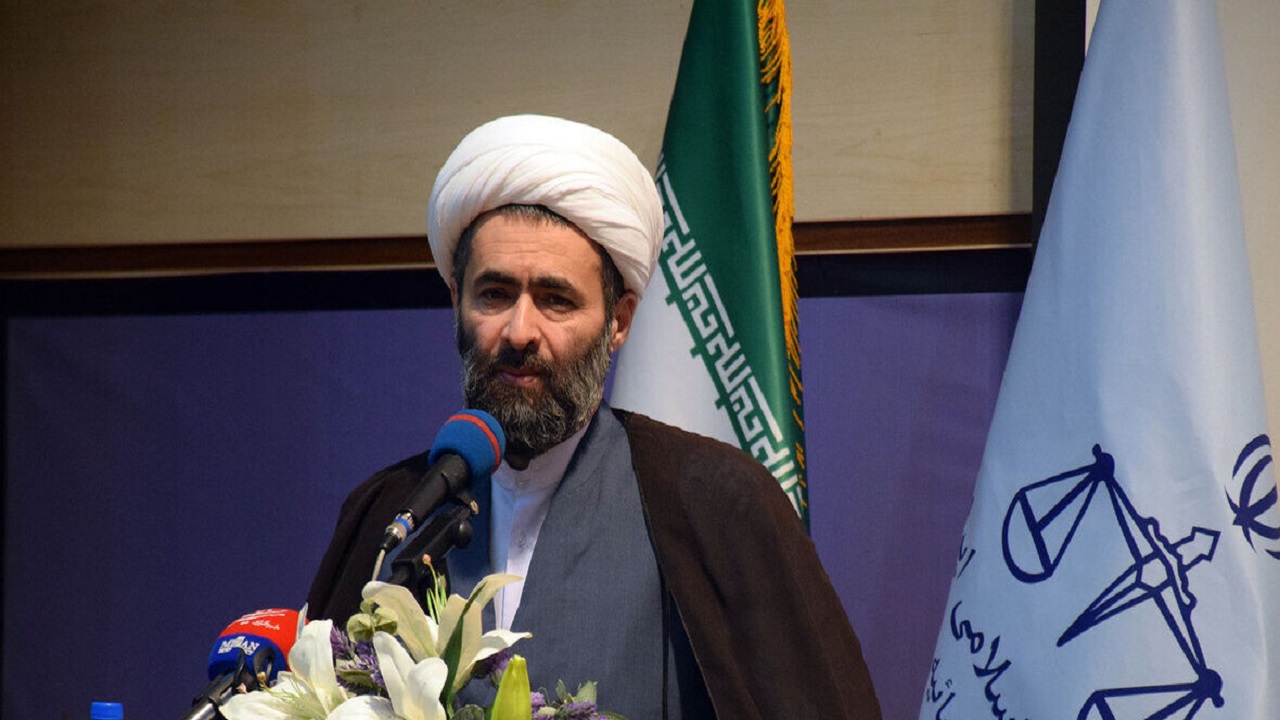 دشمن با تحریم به دنبال تسلیم ملت ایران است