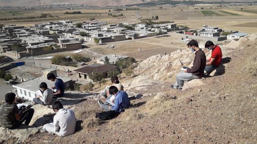 مشکلات دانش&zwnj;آموزان روستای &laquo;فراش&raquo; برای دسترسی به اینترنت + تصاویر