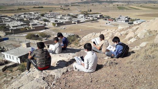 مشکلات دانش&zwnj;آموزان روستای &laquo;فراش&raquo; برای دسترسی به اینترنت + تصاویر