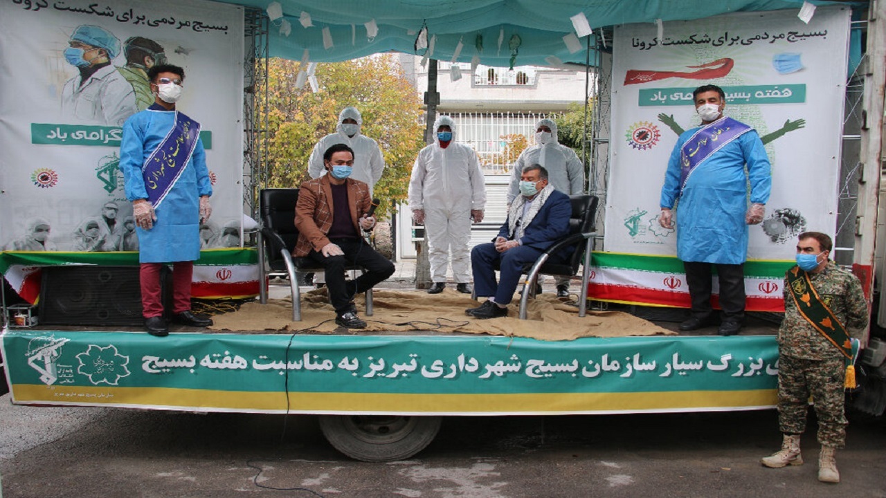 آغاز فعالیت خودروی بزرگ سیار برای توزیع ماسک و تذکر به شهروندان درتبریز