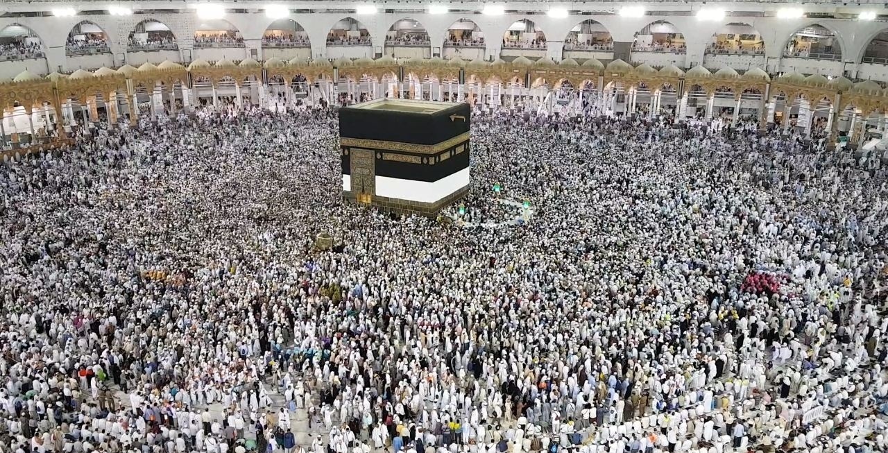پرداخت پول اضافه حج تمتع ۹۸ به زائران