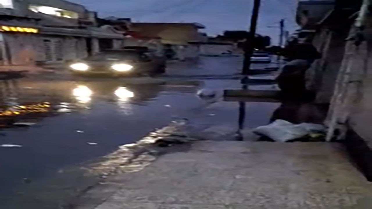 بارش باران و آبگرفتگی خیابان‌ها در کوی انقلاب + فیلم
