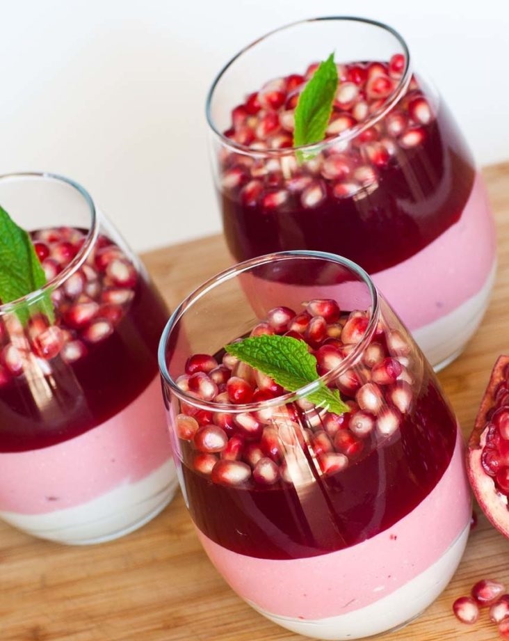 طرز تهیه ژله یلدایی چند رنگ و لایه&zwnj;ای انار و تخم شربتی؛ مخصوص یلدا ۹۹