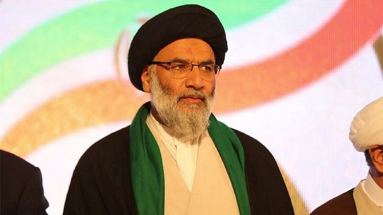 تصویر متفاوت از امام جمعه اهواز وسط خانه سیل‌زده خوزستانی