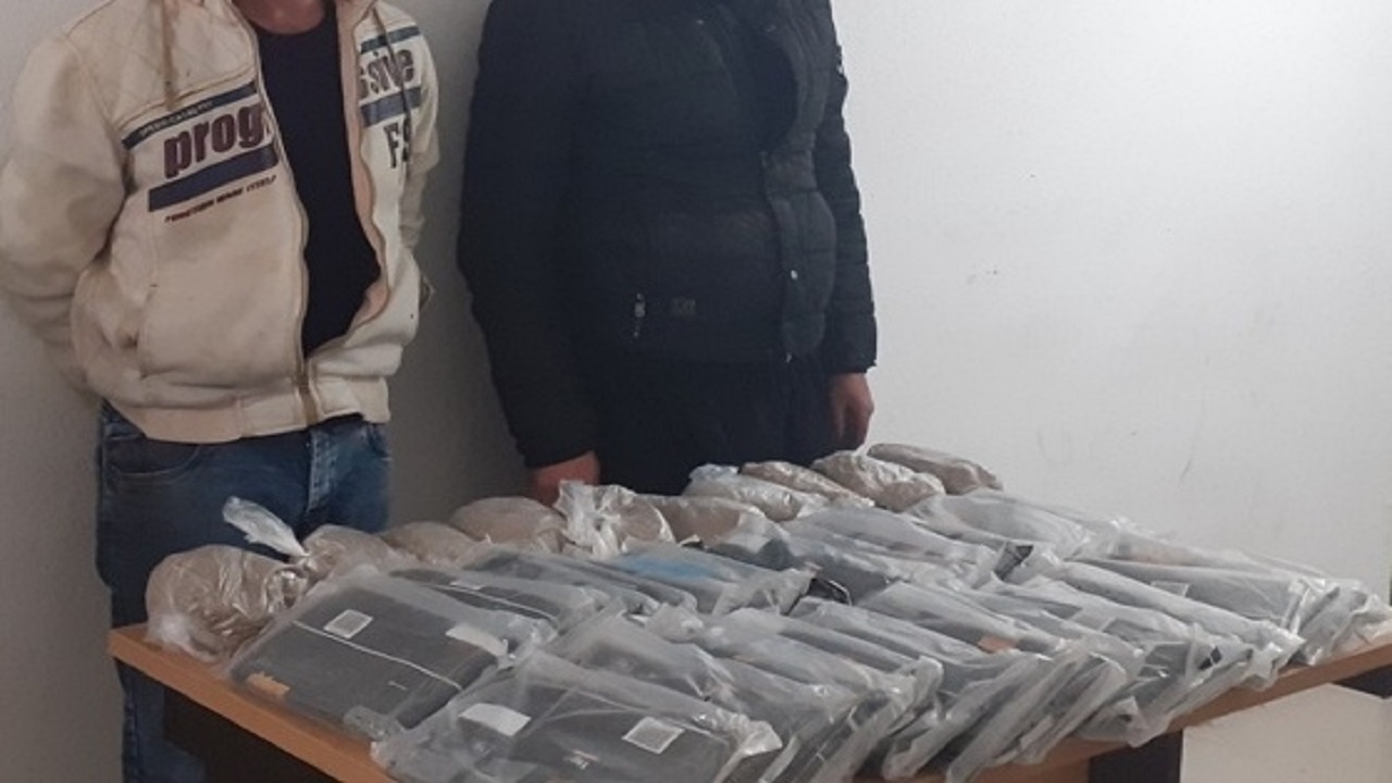 کشف بیش از ۱۰۰ کیلوگرم موادمخدر از یک خودرو در سراوان