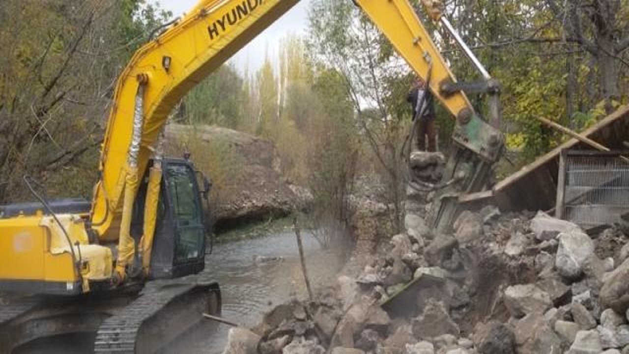 بازگشایی ۳۰ هکتار از اراضی حریم رودخانه‌های استان