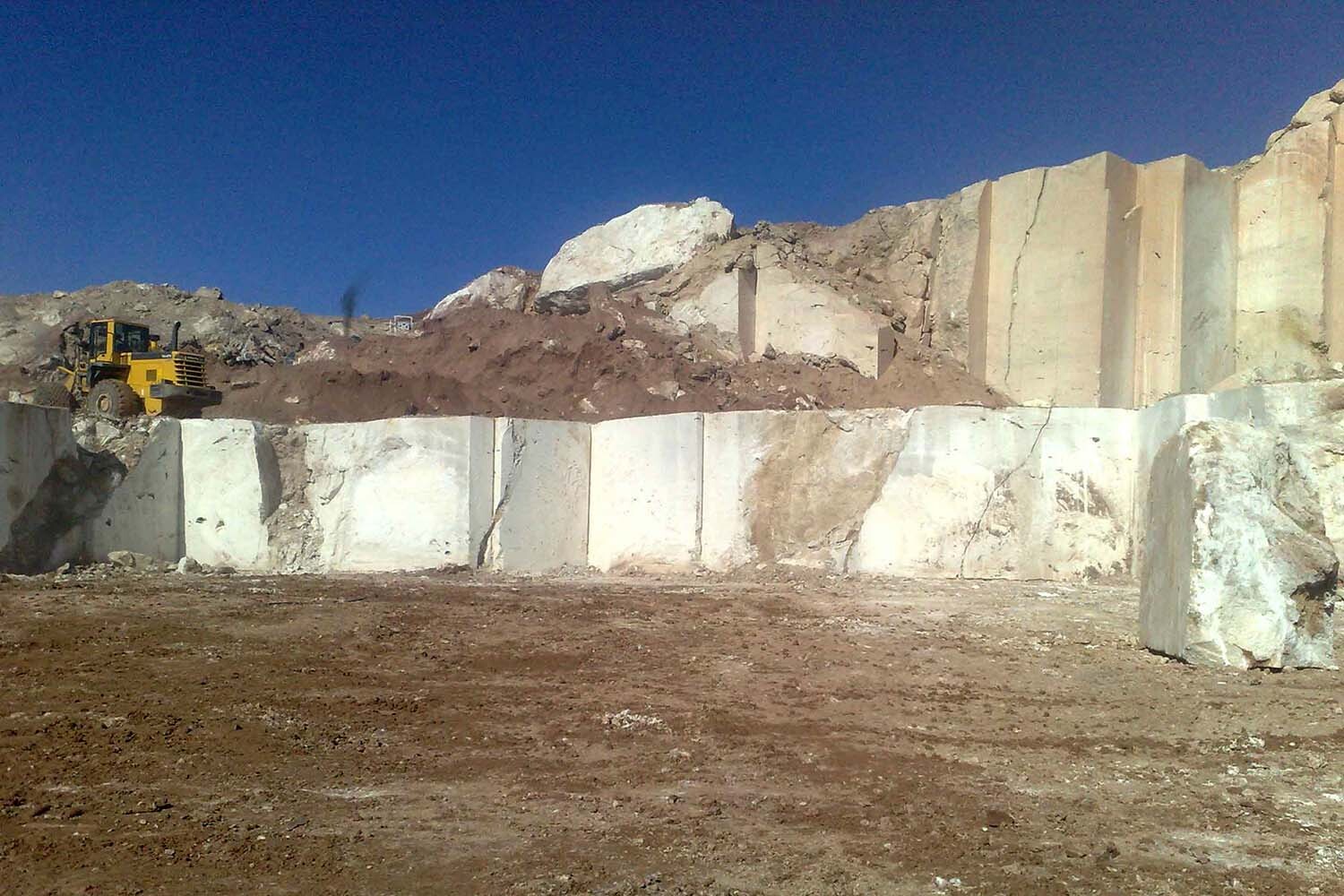سنگ اندازی بخشنامه های حوزه معدن بلای جان معدن&zwnj;کاران