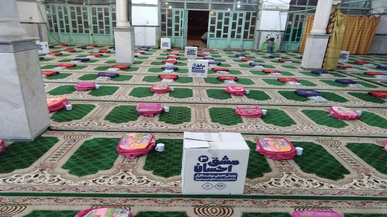 اهدای ۱۲۰ بسته نوشت افزار به دانش آموزان در شوش