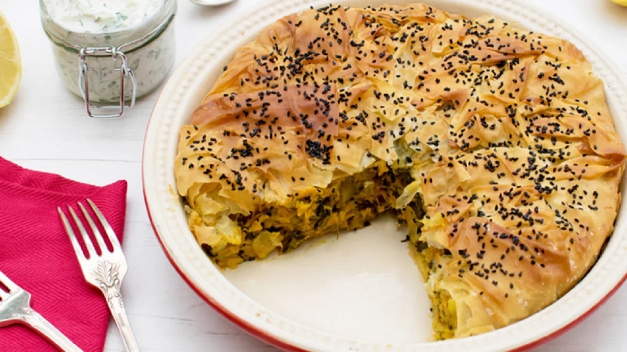 آموزش آشپزی؛ از رولت مرغ کبابی و توپ سیب زمینی با ژامبون و پنیر تا یک کوکوی متفاوت با چیپس و ترشی بادمجان بوشهری + تصاویر