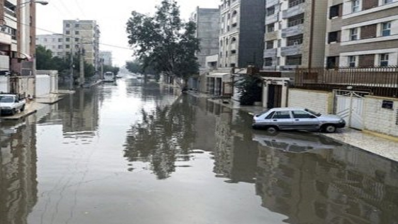 استفاده از ۴ تانکرحجمی برای تخلیه آب‌های سطحی خرمشهر