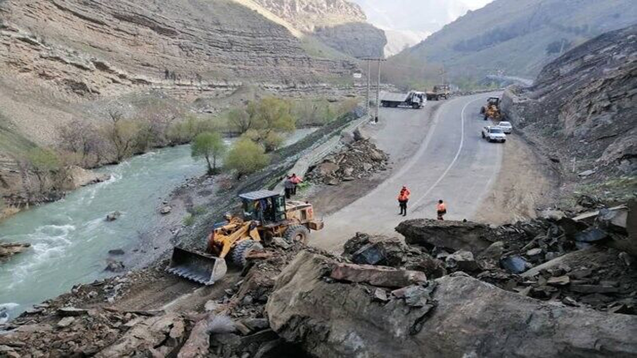 راه ارتباطی ۶ روستای معمولان پلدختر بسته است