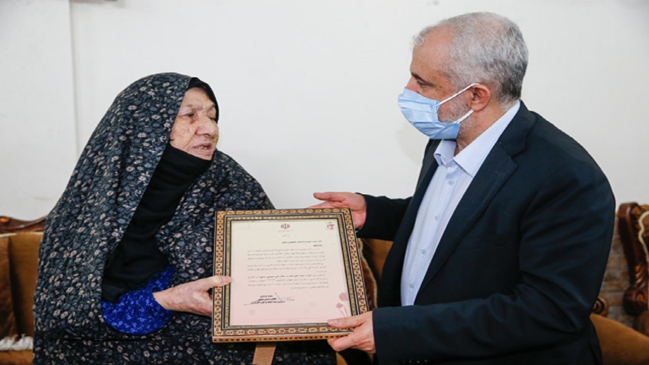 دیدار رئیس بنیاد شهید و امور ایثارگران با خانواده معظم شهدا