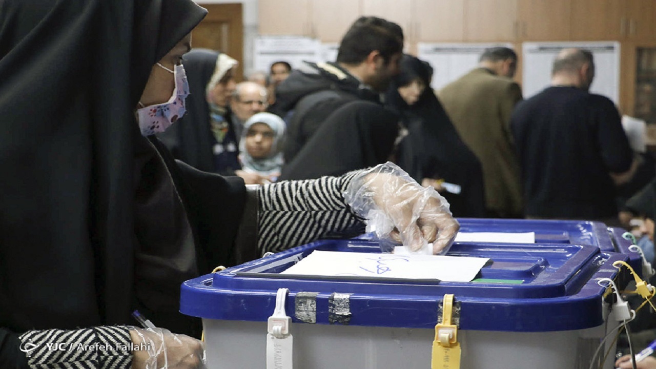 سایه کرونا بر سر انتخابات ۱۴۰۰/ چرا مسئولان به فکر آیین‌نامه‌های بهداشتی انتخابات نیستند؟