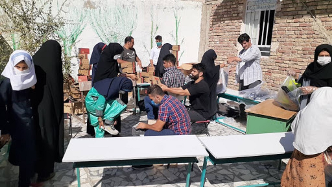 توزیع ۱۰۰۰ جفت کفش بین دانش آموزان نیازمند