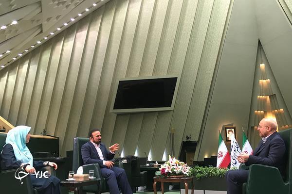 قالیباف: سال آینده قیمت بنزین افزایش پیدا نمی &lrm;کند / تاثیر سوء مدیریت از تحریم&zwnj;ها بیشتر است / بودجه ۱۴۰۰ کسری دارد