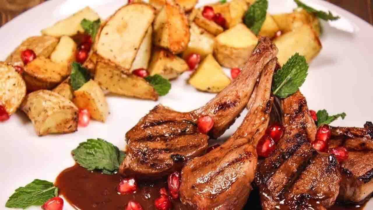طرز تهیه کباب لم چاپس با سیب زمینی و تربچه گریل شده