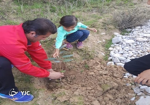 نهالها با دستان مردم روستای پسکره باغملک ریشه در خاک گذاشتند نهالها با دستان مردم روستای پسکره باغملک ریشه در خاک گذاشتند
