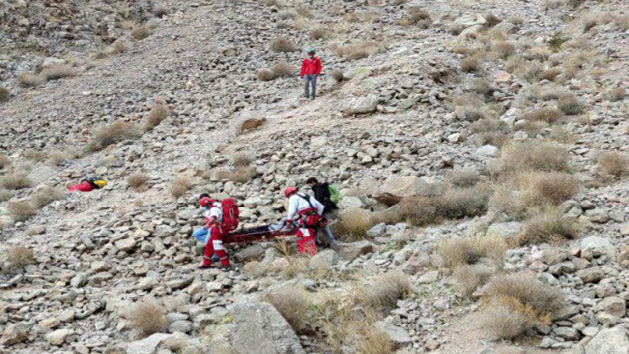 سقوط ۲ کوهنورد از کوه‌ صاحب الزمان کرمان