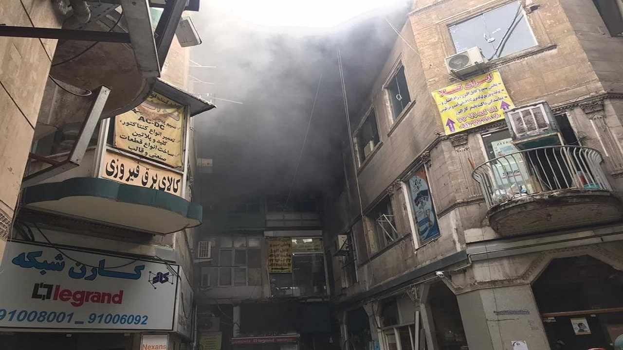 جزئیات حادثه آتش سوزی ساختمان تجاری‌ در خیایان لاله زار جنوبی