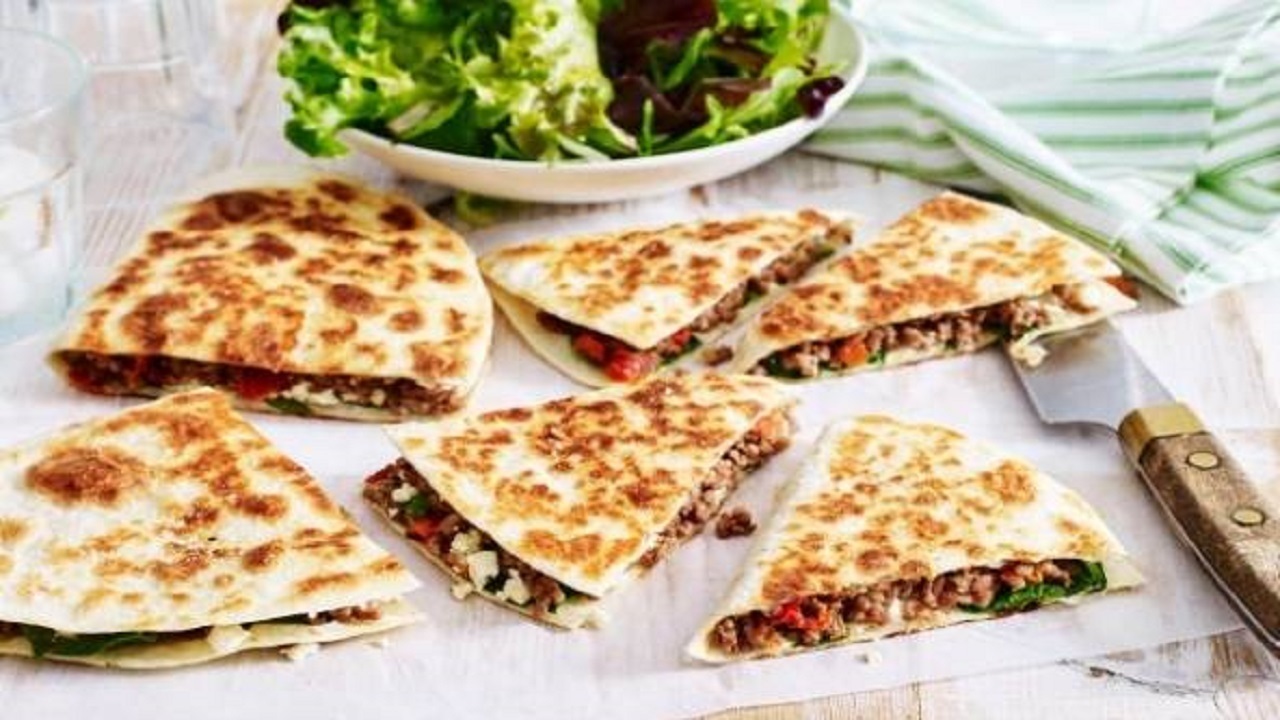 آموزش آشپزی؛ از سمبوسه هندی خوشمزه و رول هالومی و بیکن تا تاکو گوشت قلقلی اسپایسی + تصاویر