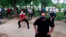 اهدای ماسک به دانش آموزان تایلندی توسط فیل‌ها + فیلم