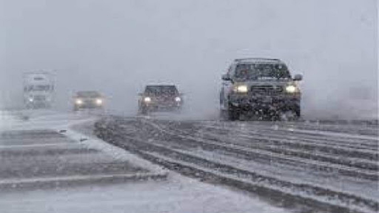 بارش برف و باران در جاده‌های قزوین