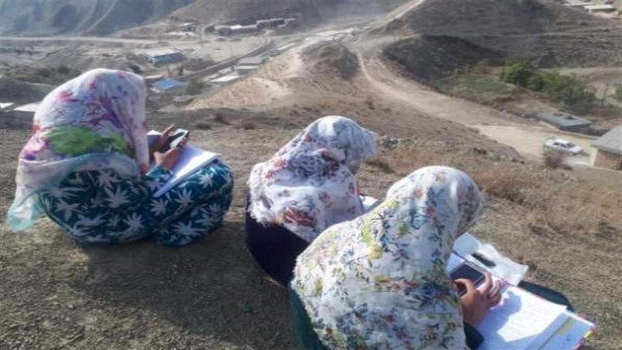 تپه‌نوردی دانش‌آموزان برای استفاده از " شاد" در مناطق مرزی گلستان