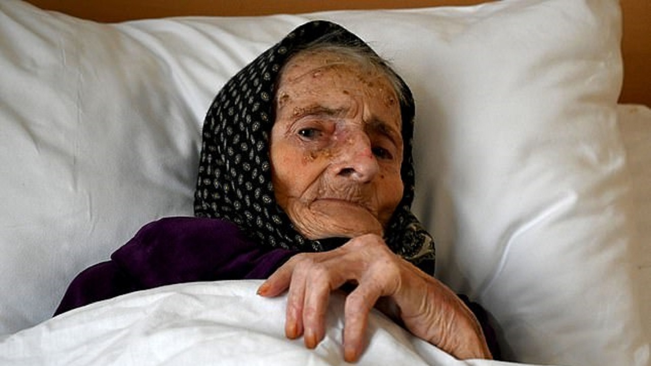 اقدام جالب زن ۹۹ ساله پس از شکست کرونا