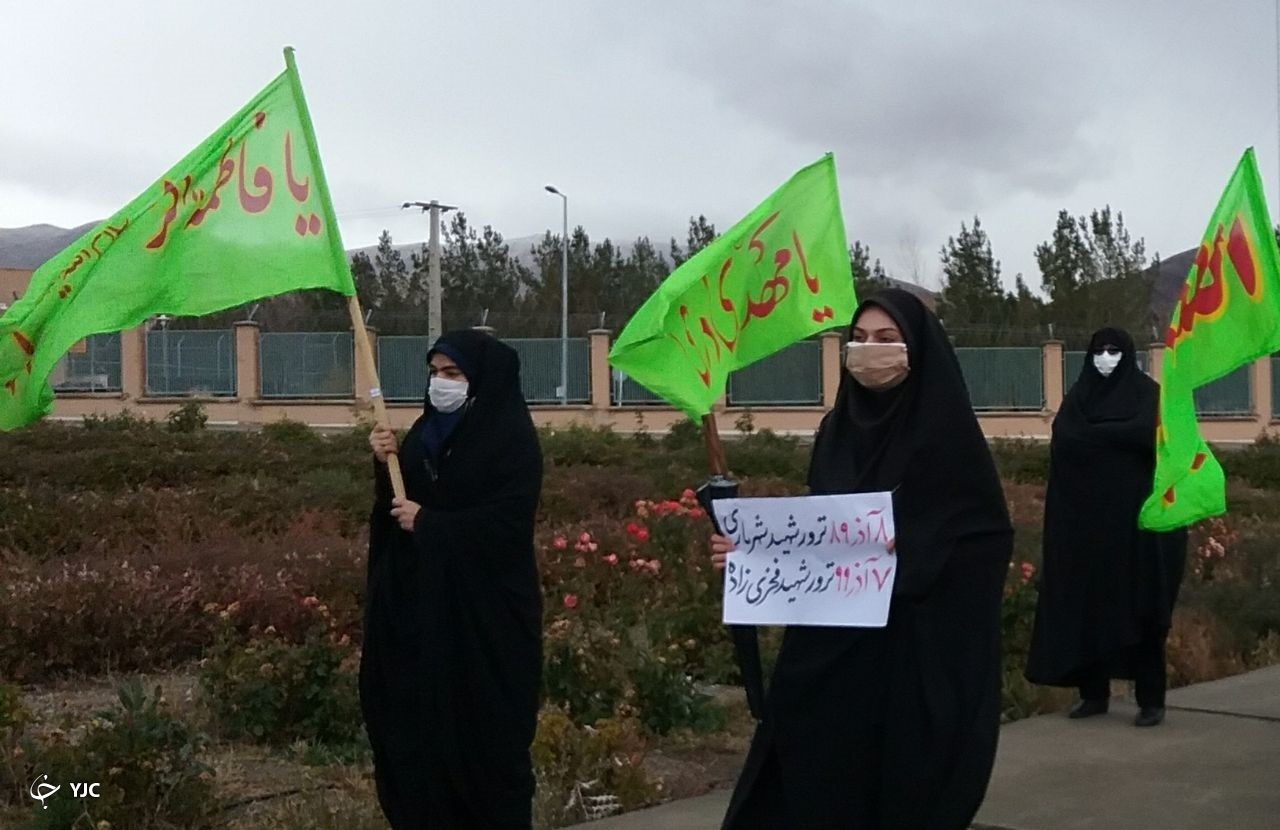 زنجیره انسانی دانشجویان پیرامون نیروگاه هسته&zwnj;ای خنداب