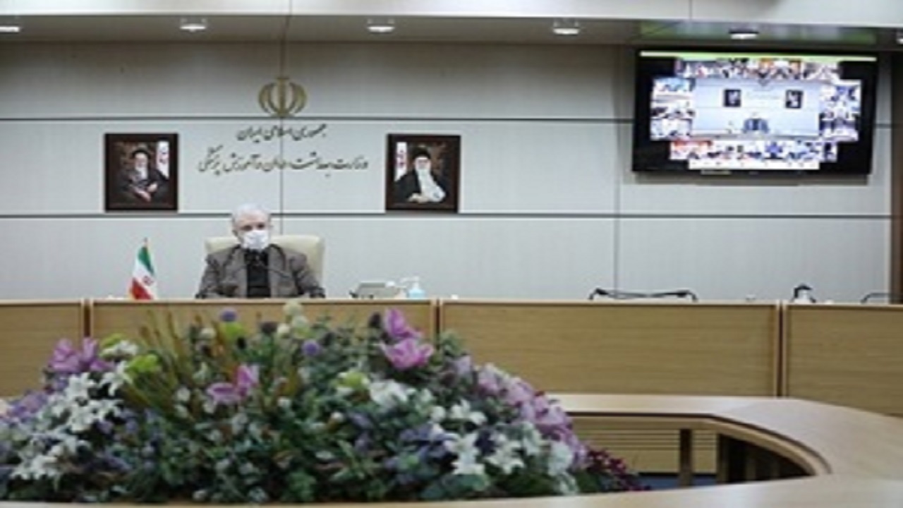 وسایل نقلیه عمومی از کانون‌های عمده انتقال کرونا هستند/ نگرانی از وضعیت بیماری در استان‌های شمالی و جنوبی