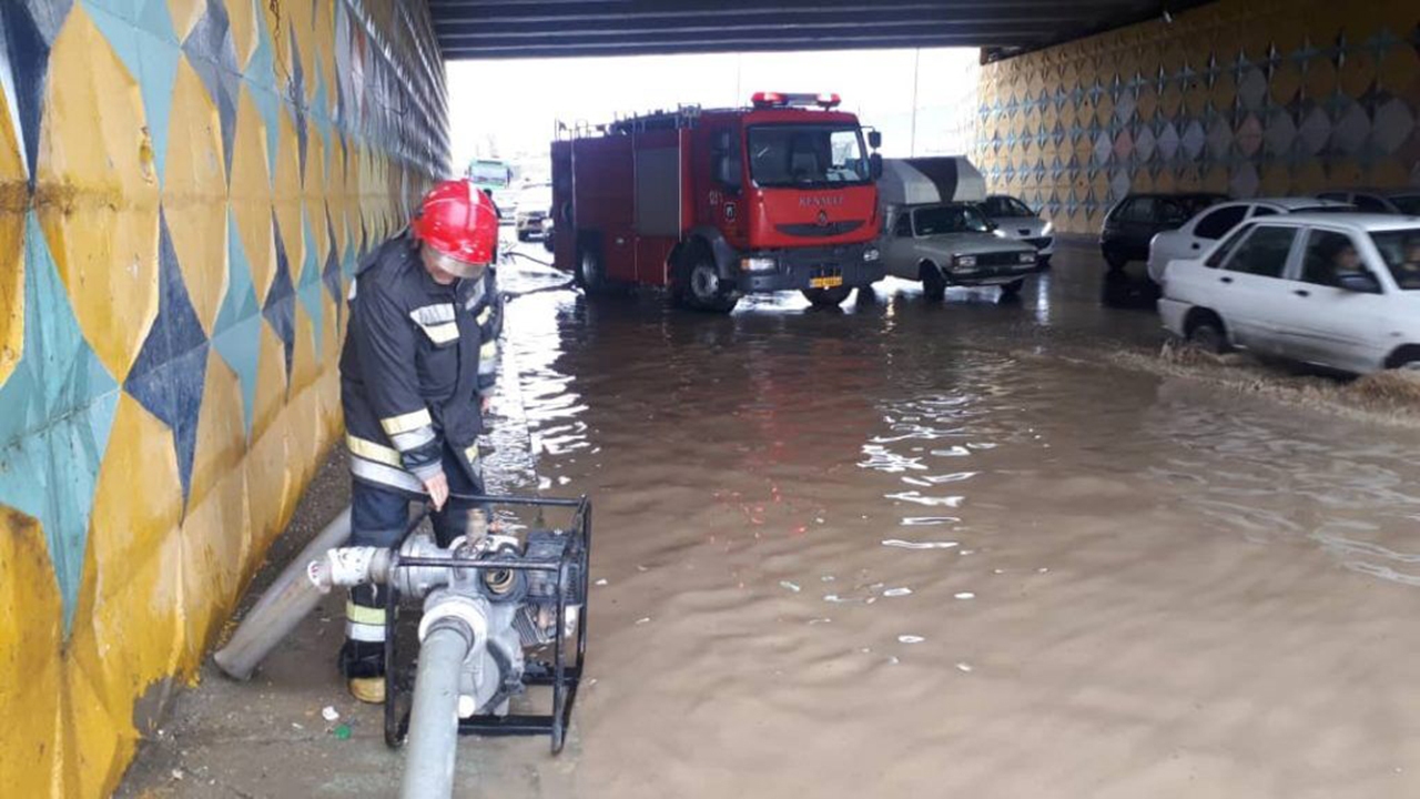 بیش از ۷۰ عملیات رفع آبگرفتگی در شیراز انجام شد