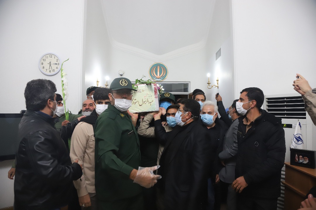استقبال از پیکر شهید استوار محمودآبادی در فرودگاه شیراز